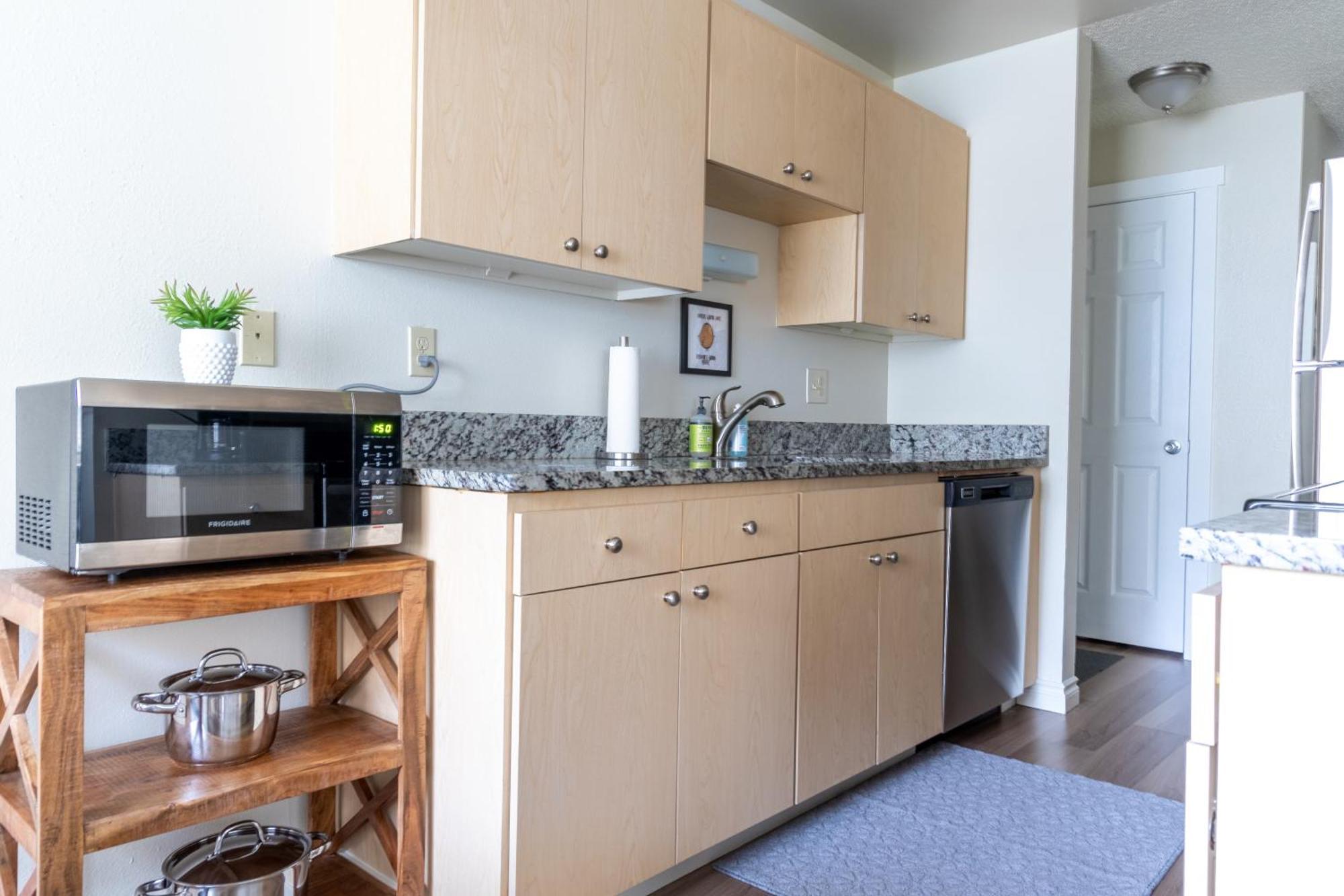 King Bed + Studio! Free Parking, Patio, Wfh Space! Seattle Buitenkant foto